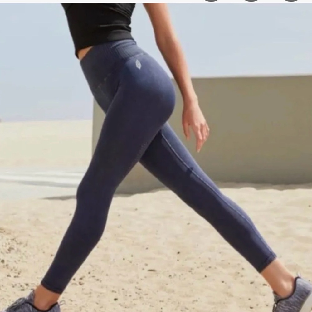 High-Rise 7/8 Length Good Karma Leggings Sz M/L Navy Mineral Washed Free People